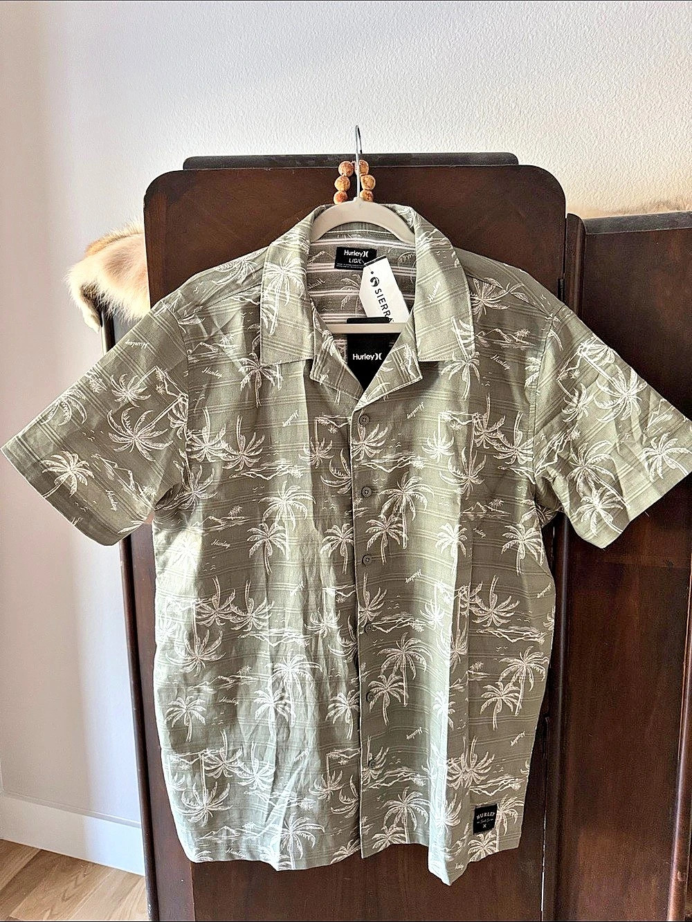 Hurley Short Sleeve Palm Tree Woven Button-Down Shirt Large